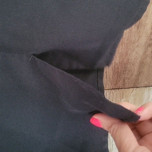 Banana Republic Factory Sleeveless VNeck Top with Split at Waist Size Small - Picture 2 of 6